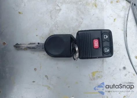 2009 Ford Mustang V6/V6 Premium z USA, uszkodzony, nr VIN 1ZVHT80NX95106442